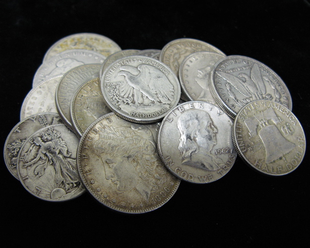 Appraisal: U S SILVER COINS Morgan dollars -O -S Peace dollars