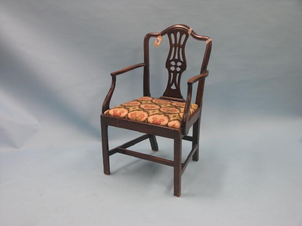 Appraisal: A Chippendale provincial mahogany dining chair cockpen-type back with serpentine-fronted