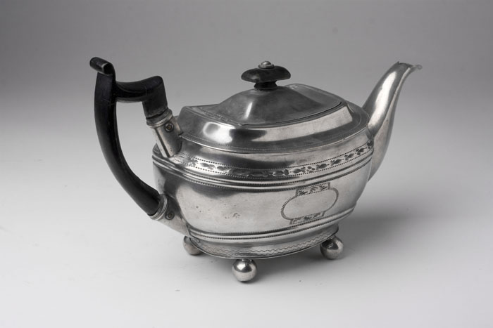 Appraisal: PEWTER TEAPOT SAMUEL BROADHEAD SHEFFIELD ENGLAND CIRCA - Maker's mark