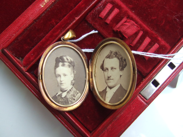 Appraisal: A Victorian plain gold oval pendant locket containing two photographs