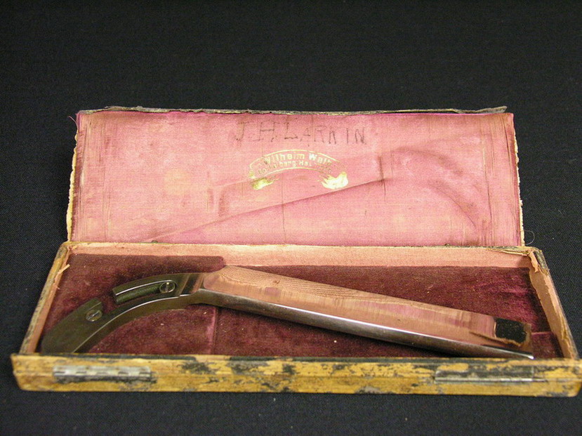 Appraisal: VINTAGE WILHELM WALB SURGEONS BLADE Circa 's original case marked