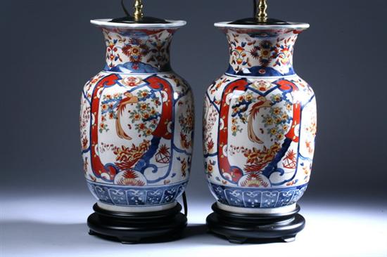 Appraisal: PAIR CHINESE IMARI PORCELAIN VASES Painted in the Japanese style