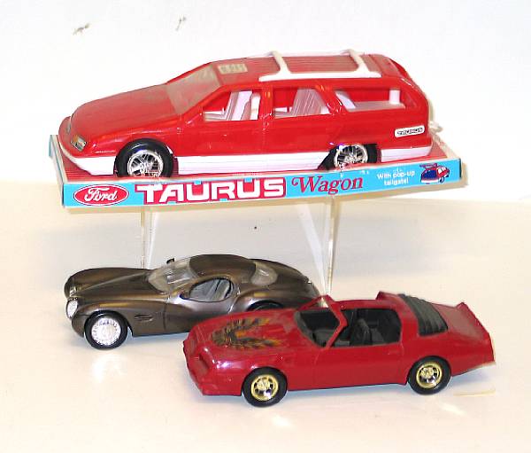 Appraisal: Plastic Vehicles Assortment of plastic unboxed vehicles includes Testor Mattel