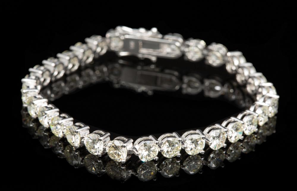 Appraisal: kt White Gold and Diamond Tennis Bracelet comprised of round