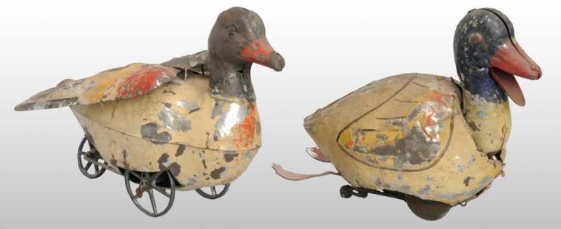 Appraisal: Lot of Tin Hand-Painted Duck Wind-Up Toys Description German Working