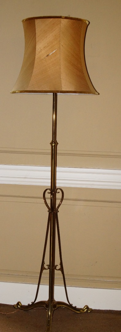 Appraisal: An Art Nouveau style brass adjustable floor lamp of tubular