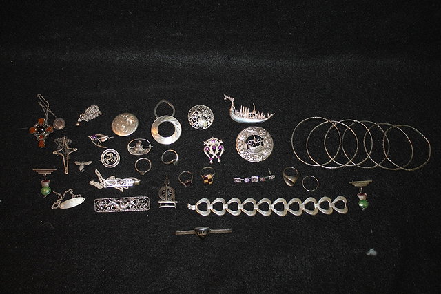 Appraisal: A COLLECTION OF MISCELLANEOUS AND OTHER JEWELLERY including bangles brooches