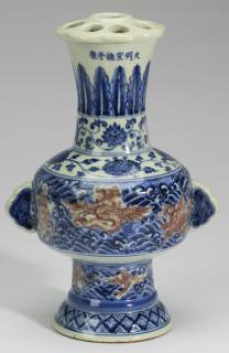 Appraisal: Chinese Ming style peacock feather vase h Chinese Ming style