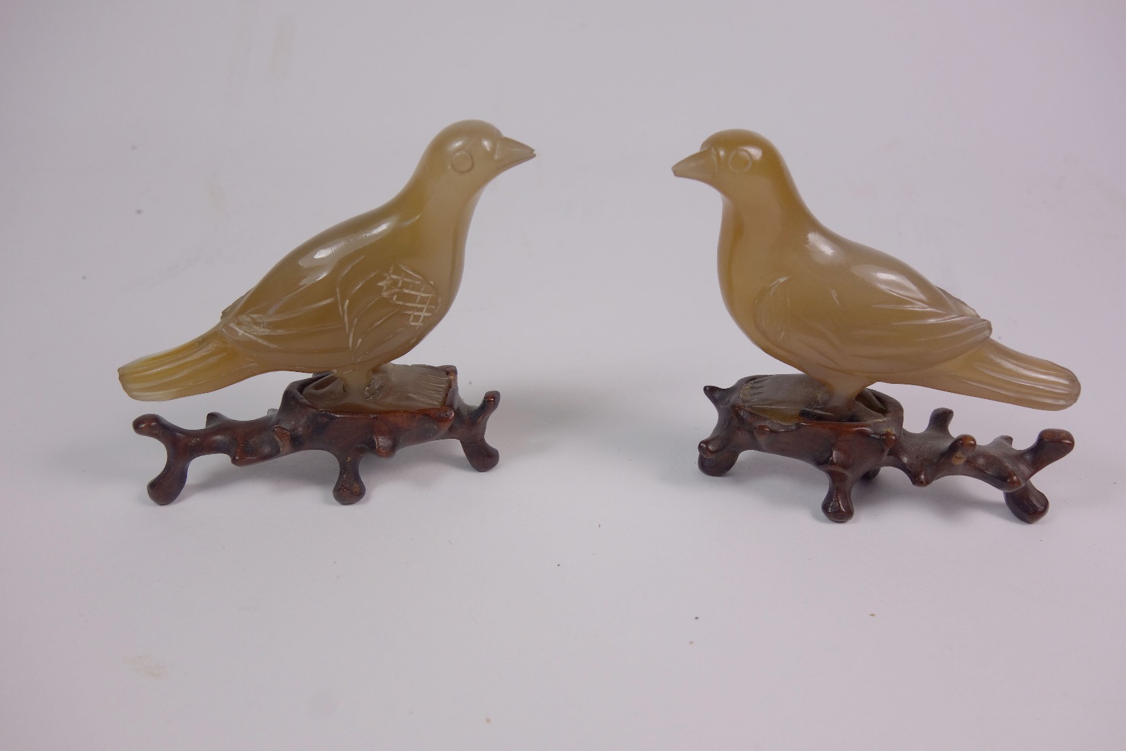 Appraisal: A pair of Chinese carved and polished hardstone birds on