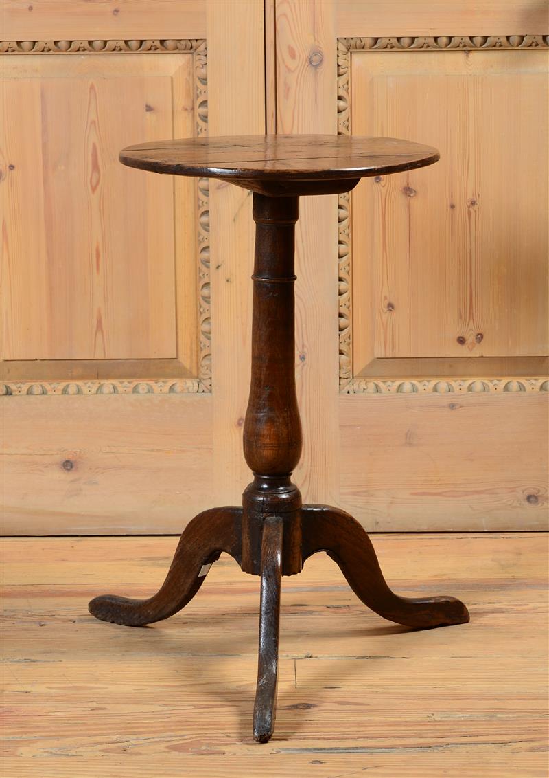 Appraisal: VICTORIAN OAK TRIPOD TABLE Of typical form x in diam