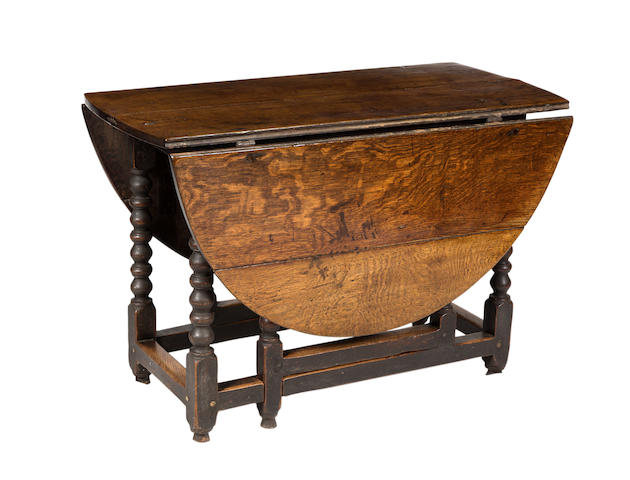 Appraisal: A William and Mary Oak Drop-leaf dining table The hinged