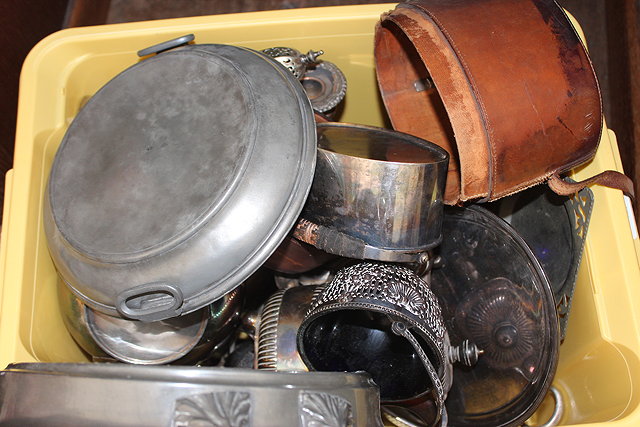 Appraisal: A QUANTITY OF METALWARE to include silver plated teapots toast