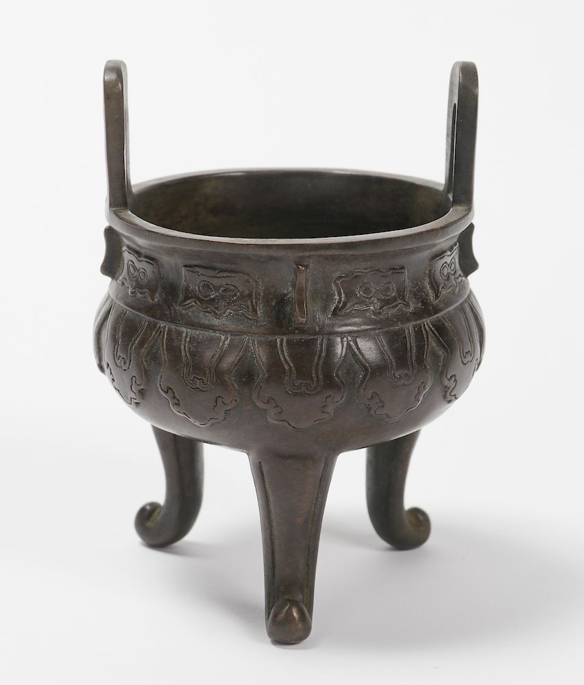 Appraisal: Chinese Qing Dynasty Bronze Censer Chinese Qing Dynasty Bronze Censer