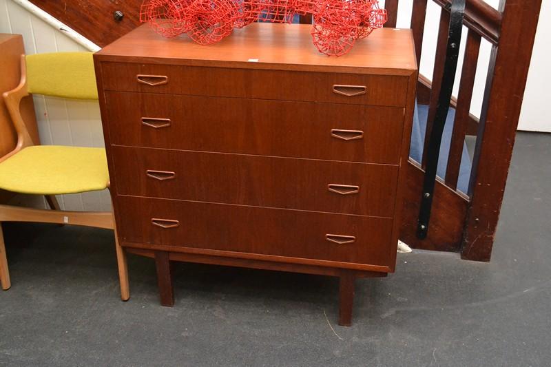 Appraisal: A DANISH TEAK CHEST OF DRAWERS A DANISH TEAK CHEST