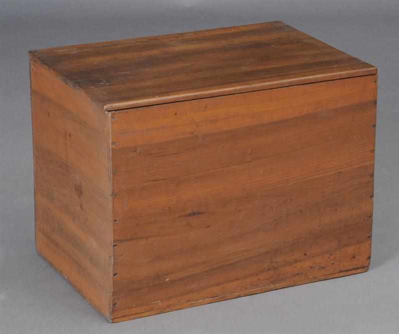 Appraisal: SHAKER HAT BOX HANCOCK MASS The hinged lid opening to