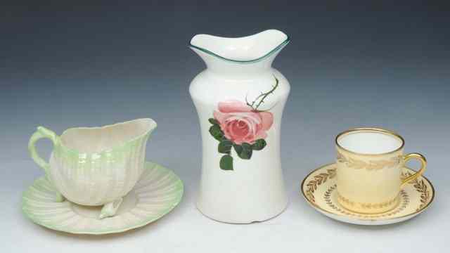 Appraisal: A WEMYSS NOT MARKED SMALL VASE decorated with two roses