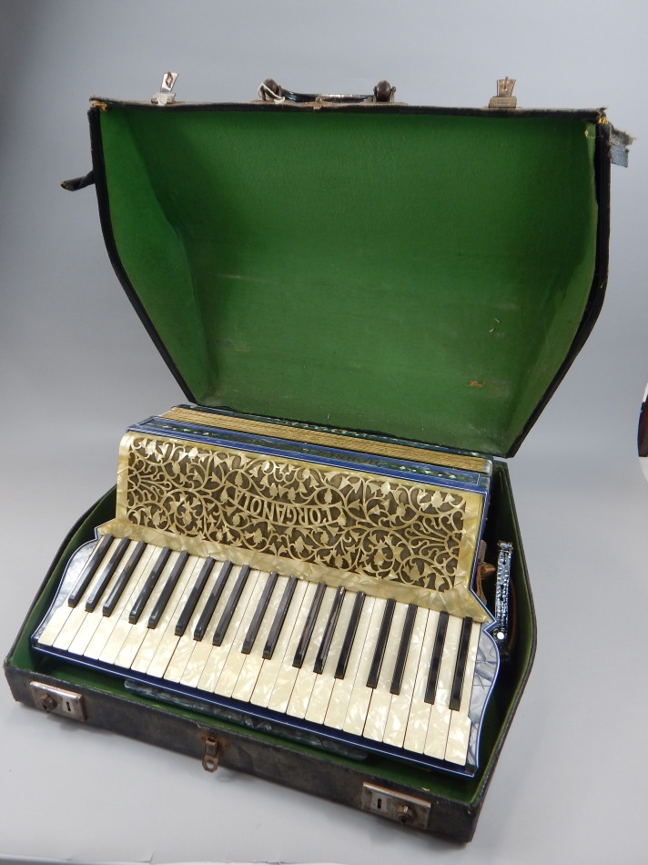 Appraisal: A L'Organola piano accordion in a fitted case cm wide