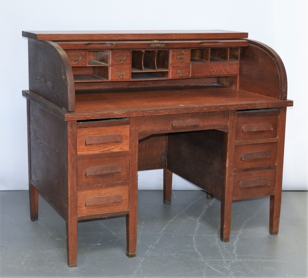 Appraisal: C AMERICAN OAK C ROLL DOUBLE BANK DESK United States