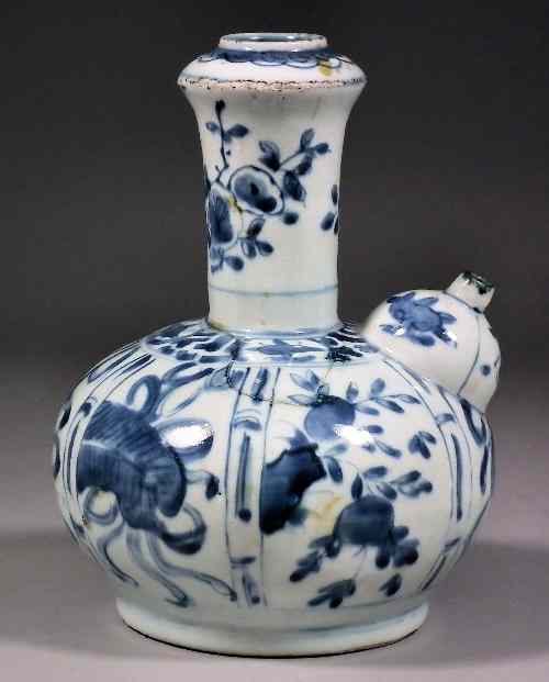 Appraisal: A Chinese blue and white porcelain bulbous Kendi with domed