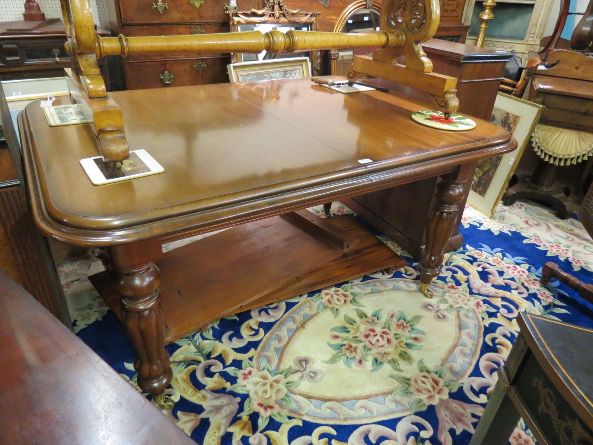 Appraisal: A Victorian-style mahogany extending dining table wind-action with two extra