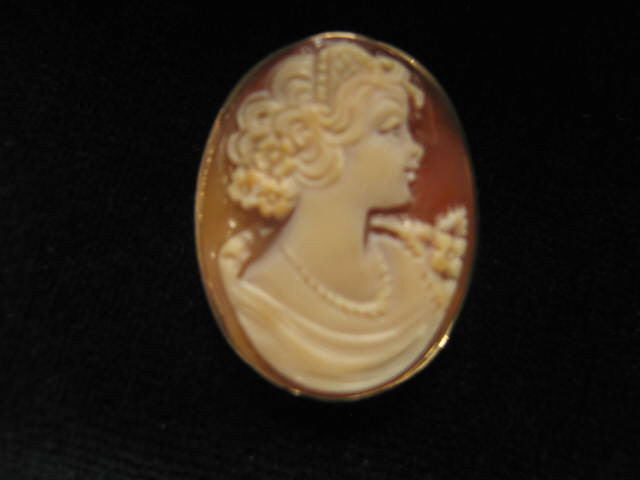 Appraisal: k Gold Cameo Pin or Pendant carved shell portrait of