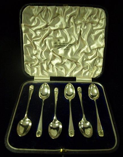 Appraisal: Six shell backed coffee spoons with shell finials to the