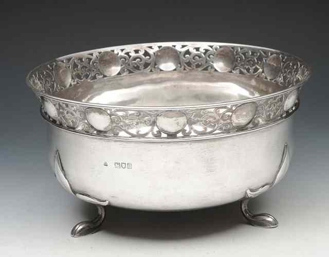 Appraisal: AN EDWARD VII SILVER ROSE BOWL with scroll pierced and