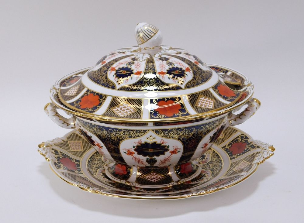 Appraisal: Royal Crown Derby Old Imari Soup Tureen England th Century