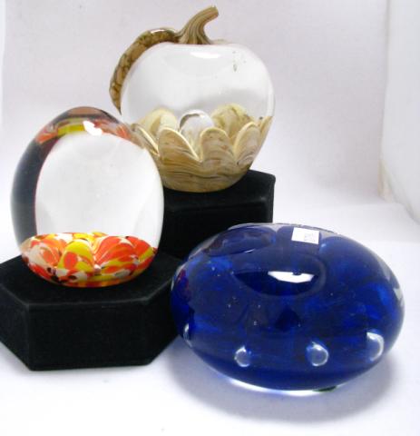 Appraisal: Three St Clair paperweights including Maude and Bob Fruit Maude