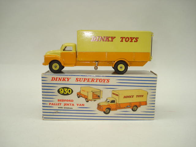 Appraisal: Dinky Bedford Pallet Jekta van Orange and yellow with pallets