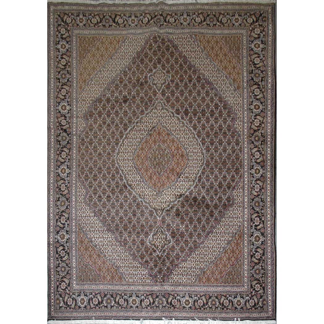 Appraisal: Mahi Tabriz Carpet Northwest Iran contemporary The central scalloped pendant