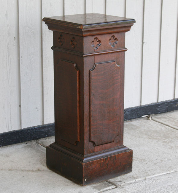 Appraisal: Improved Order of Red Men Lodge quarter sawn oak pedestal