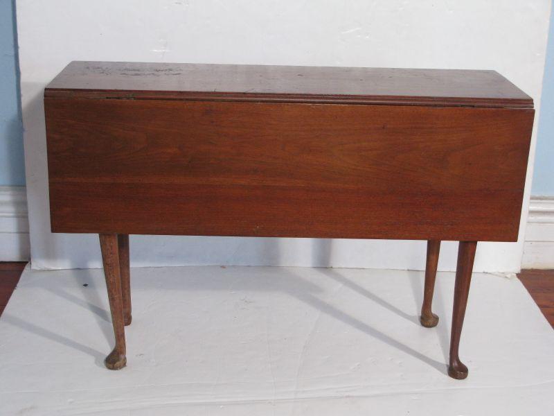 Appraisal: American Queen Anne Drop Leaf Table th c mahogany gate