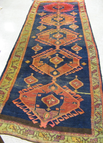 Appraisal: PERSIAN CARPET Heriz region hand knotted in a geometric pattern