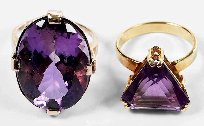 Appraisal: Two kt Amethyst Rings one oval faceted amethyst estimated weight