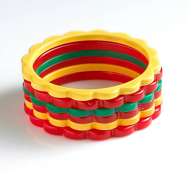 Appraisal: A collection of six bakelite daisy spacer bangle bracelets each