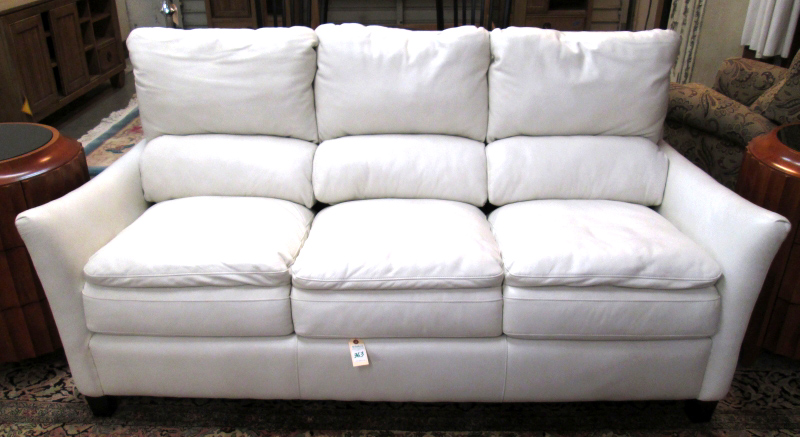 Appraisal: CONTEMPORARY WHITE TANGO LEATHER SOFA Latitudes Collection by Flexsteel Furniture