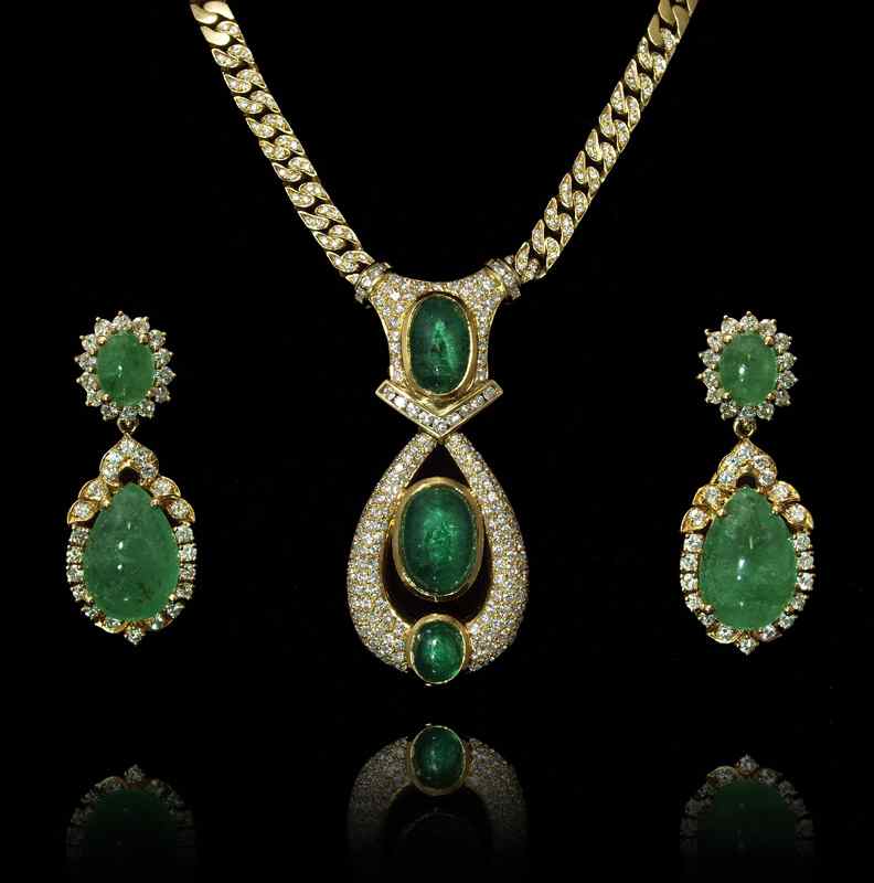 Appraisal: K DIAMOND AND EMERALD NECKLACE AND EARRINGS SUITE Convertible EARRINGS