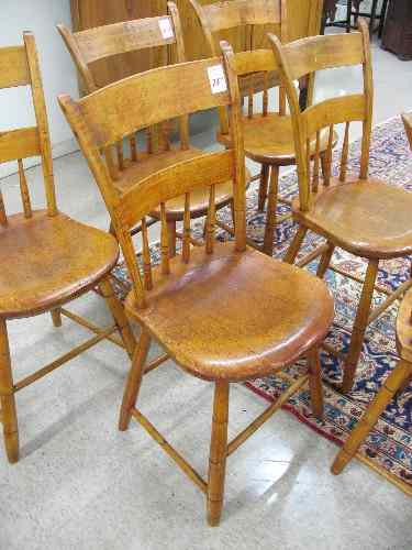 Appraisal: A SET OF SIX COUNTRY MAPLE DINING CHAIRS attributed to