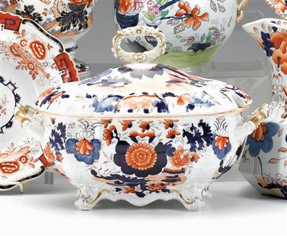 Appraisal: Mason's-type Imari palate soup tureen and cover Mid th century