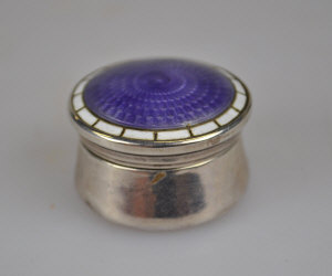 Appraisal: An Edwardian silver pill box with basse-taille enamel cover Levi