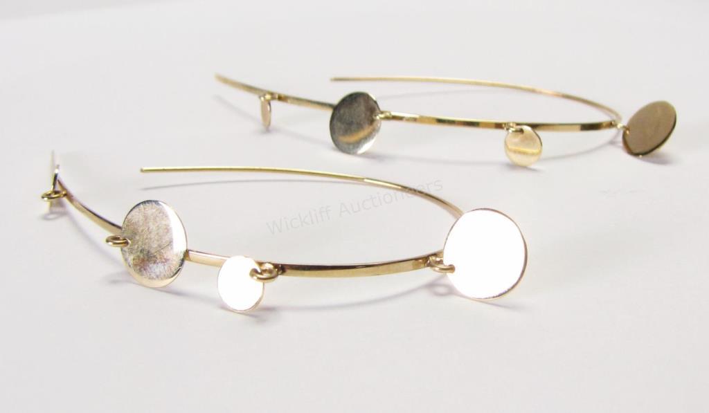 Appraisal: A pair of K yellow gold wire fashion hoop earrings