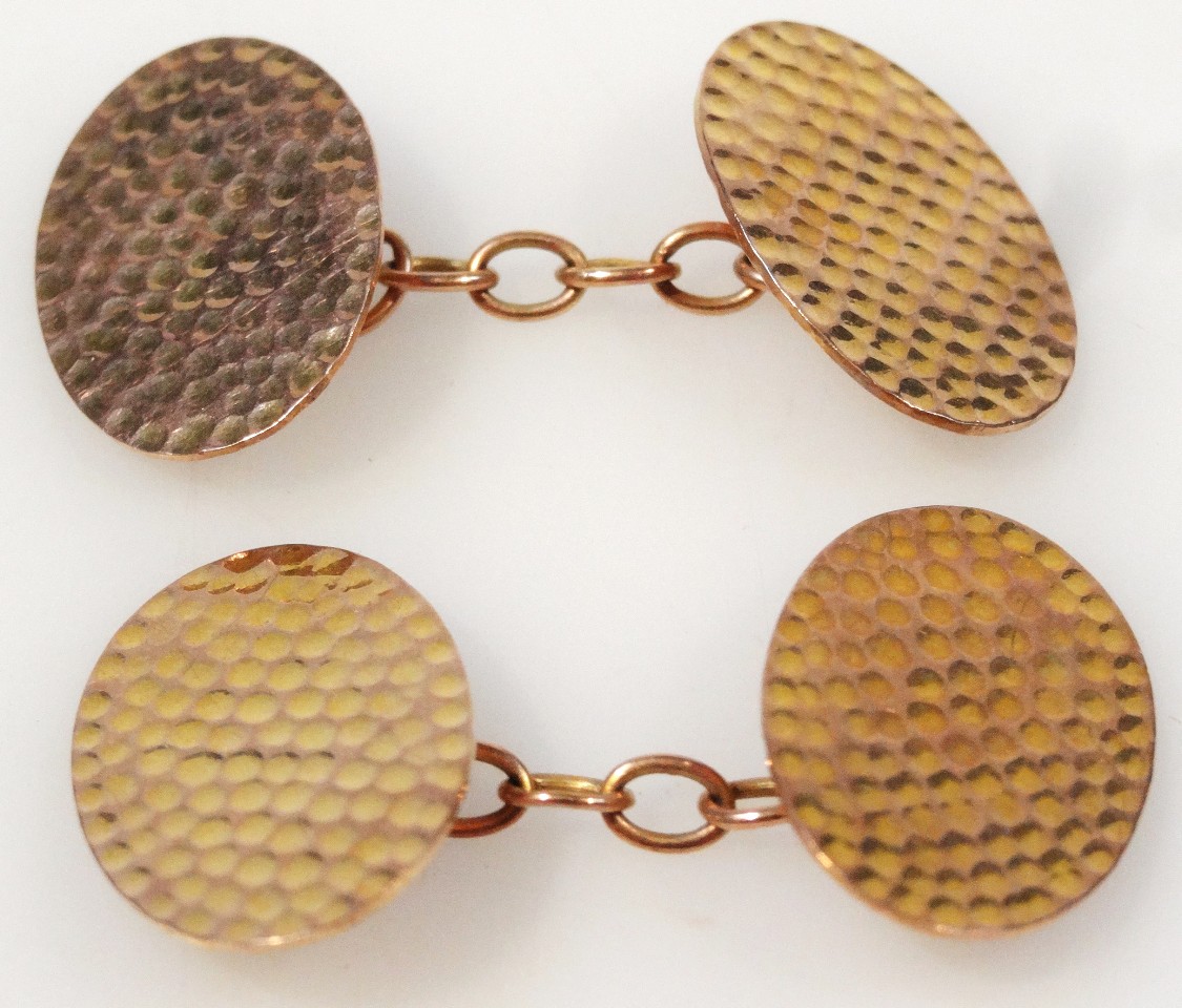 Appraisal: A pair of ct gold cuff links each with oval