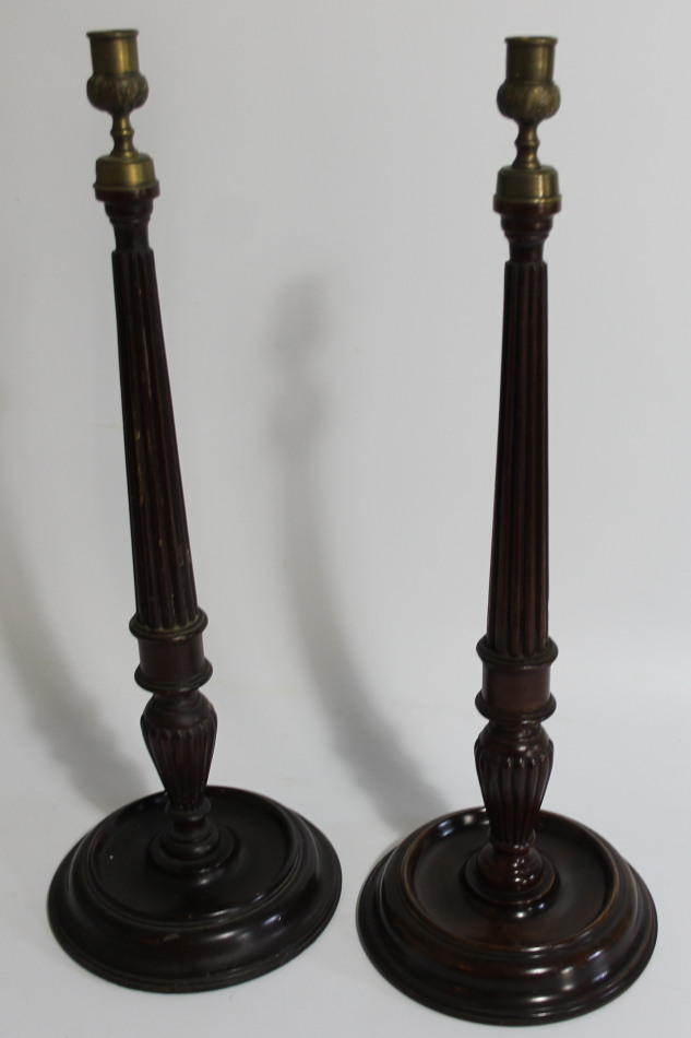 Appraisal: A pair of early thC mahogany candlesticks with reeded columns