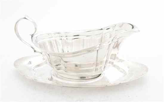 Appraisal: An American Sterling Silver Gravy Boat and Undertray Reed Barton