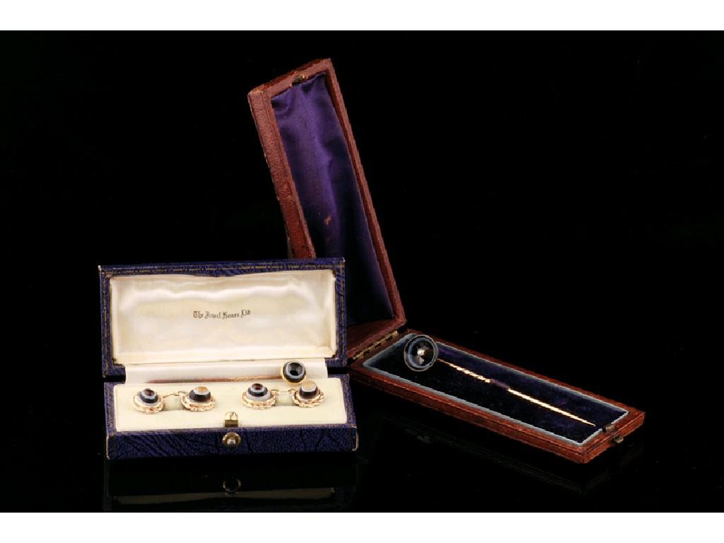 Appraisal: A CASED SET OF CT YELLOW GOLD AND PLATINUM CUFFLINKS