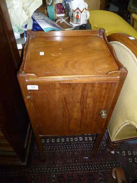 Appraisal: A TH CENTURY MAHOGANY WASH STAND the galleried top over