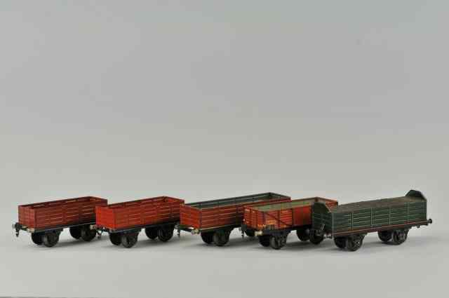 Appraisal: LOT OF FIVE MARKLIN TRAIN CARS Includes three '' long