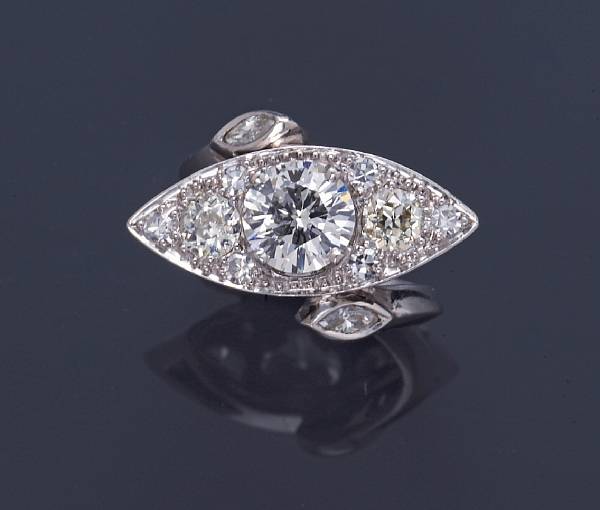 Appraisal: A diamond ring estimated total diamond weight carats mounted in