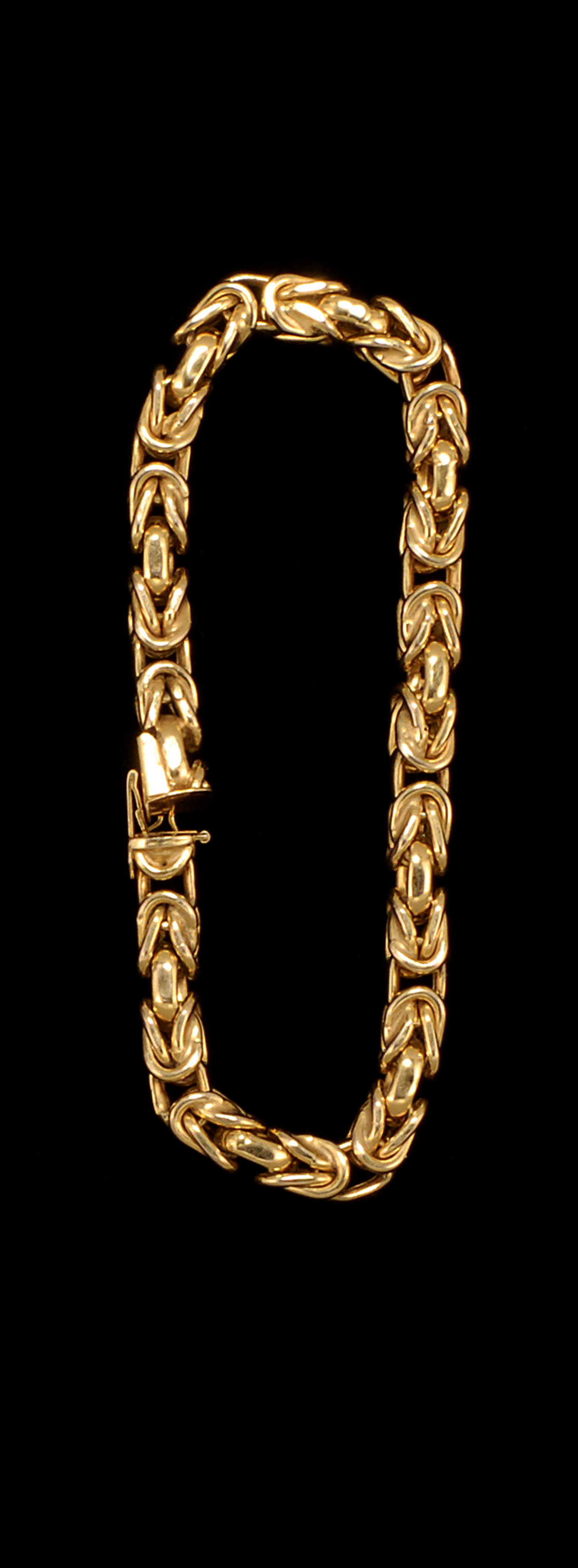 Appraisal: KT YELLOW GOLD LINK BRACELET In an elaborate chain design